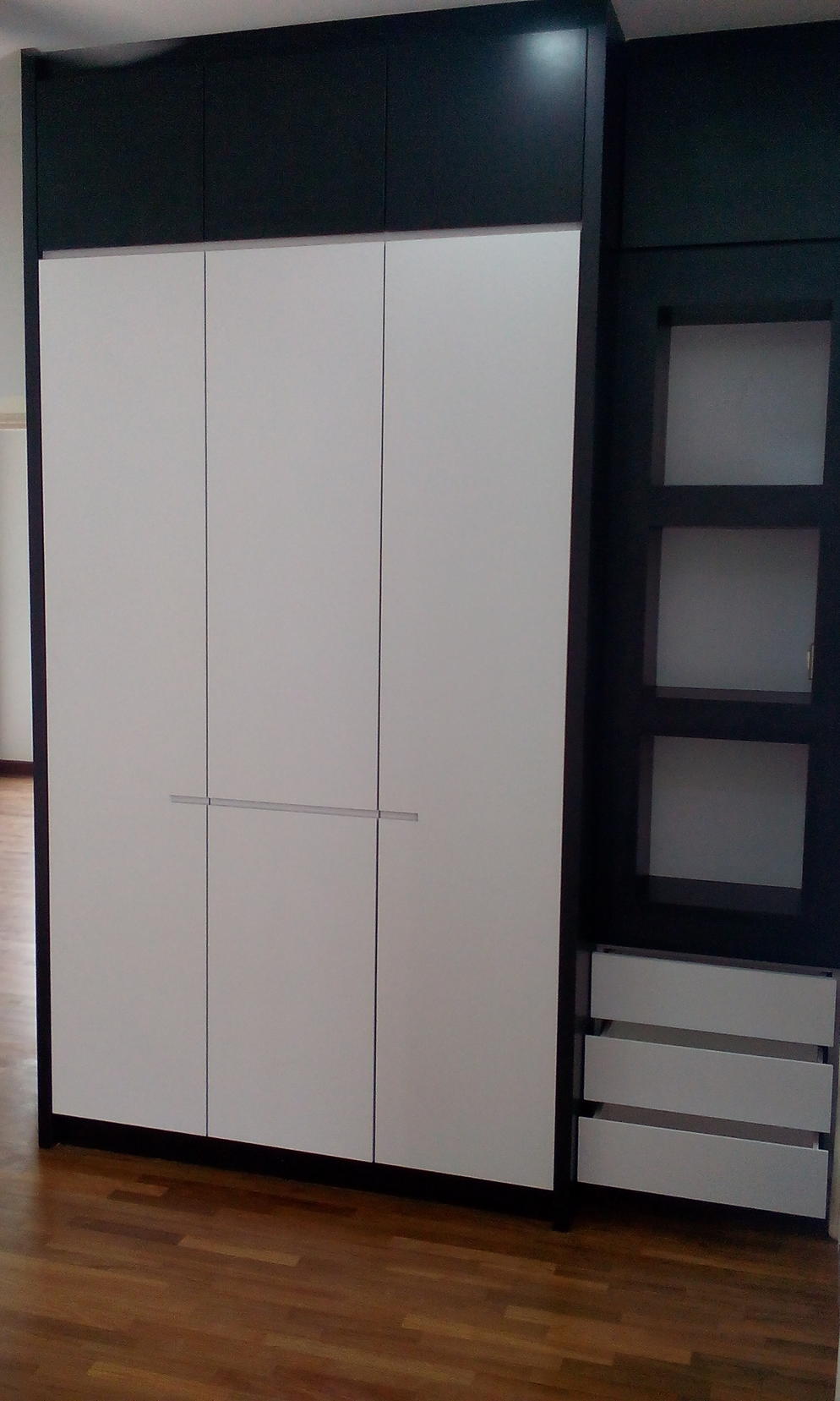 Wardrobe & Display