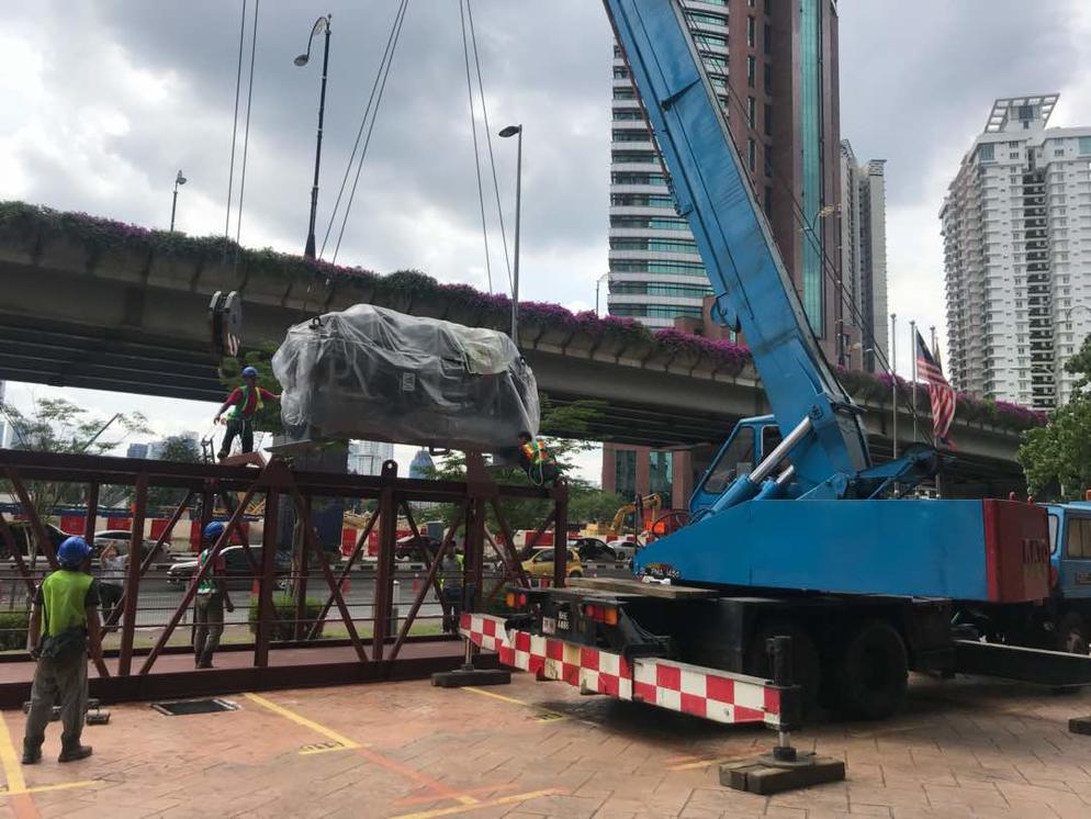 Delivery of Chiller at site hoisting - Chiller 3