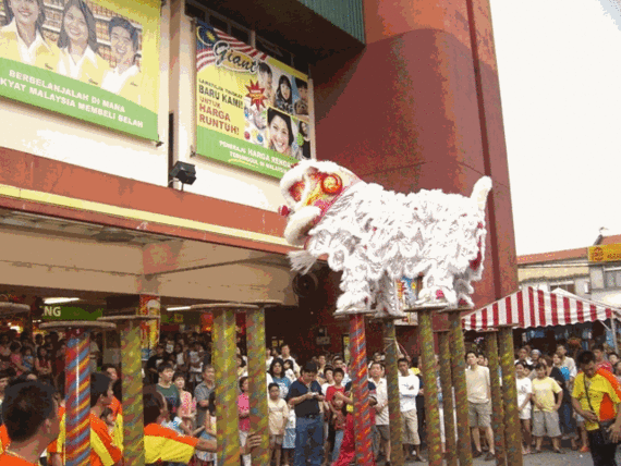 麒麟閣青年醒獅團 (Kee Ling Kok Lion Dance Association )