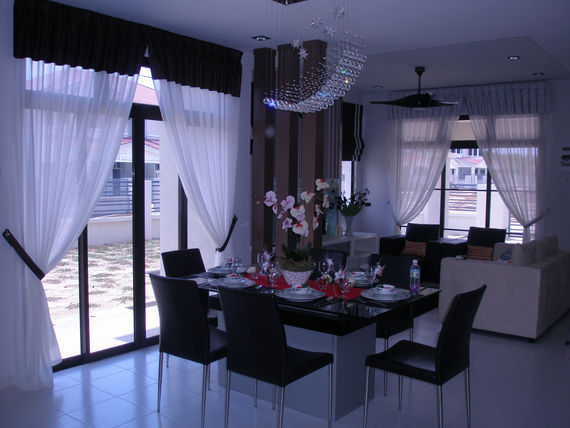 CURTAIN (4)