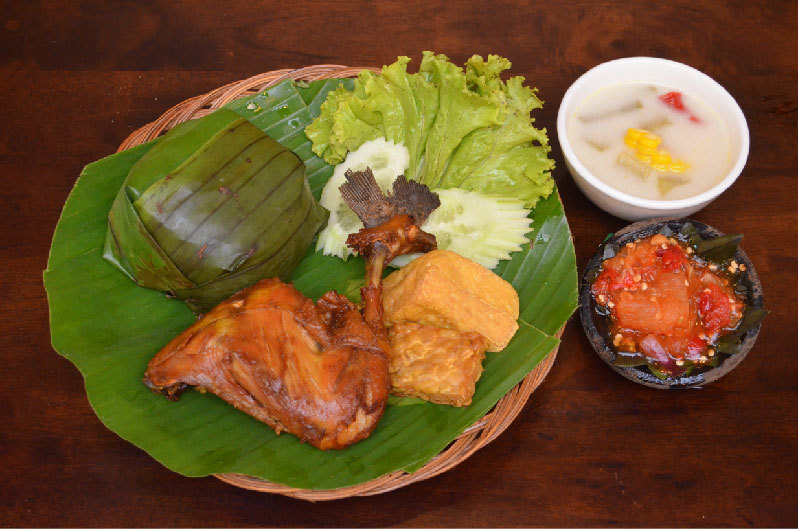 P001 Nasi Timbel Komplit Ayam Kampung Goreng