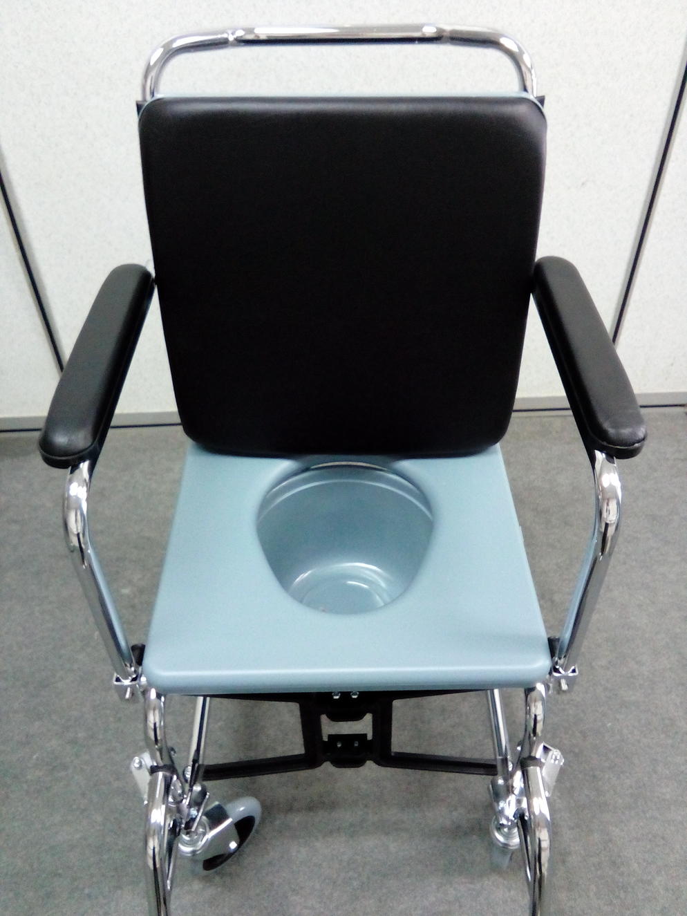 COMMODE WHEELCHAIR