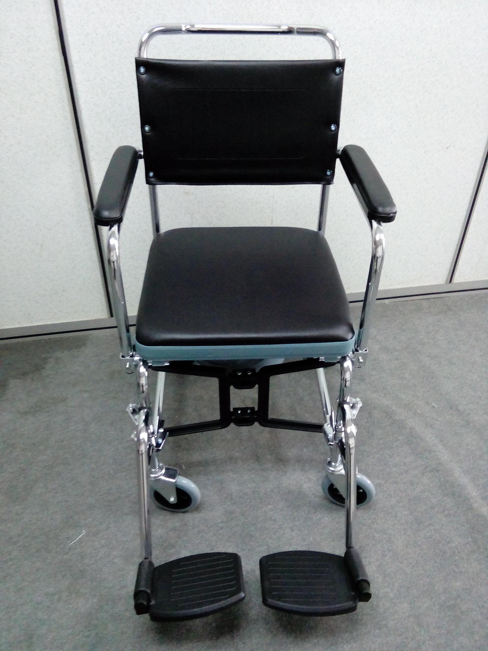 COMMODE WHEELCHAIR