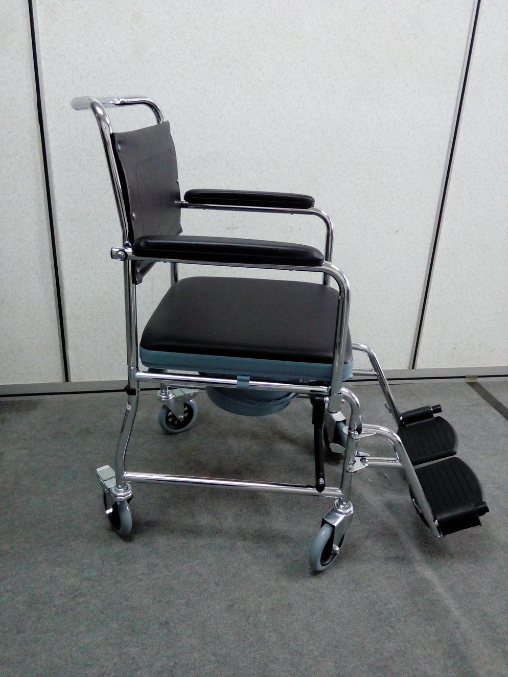 COMMODE WHEELCHAIR