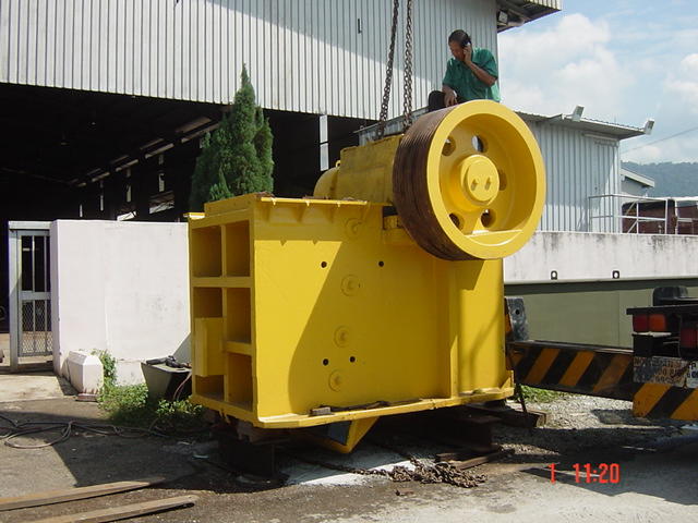 Crusher parts for repairing & servicing