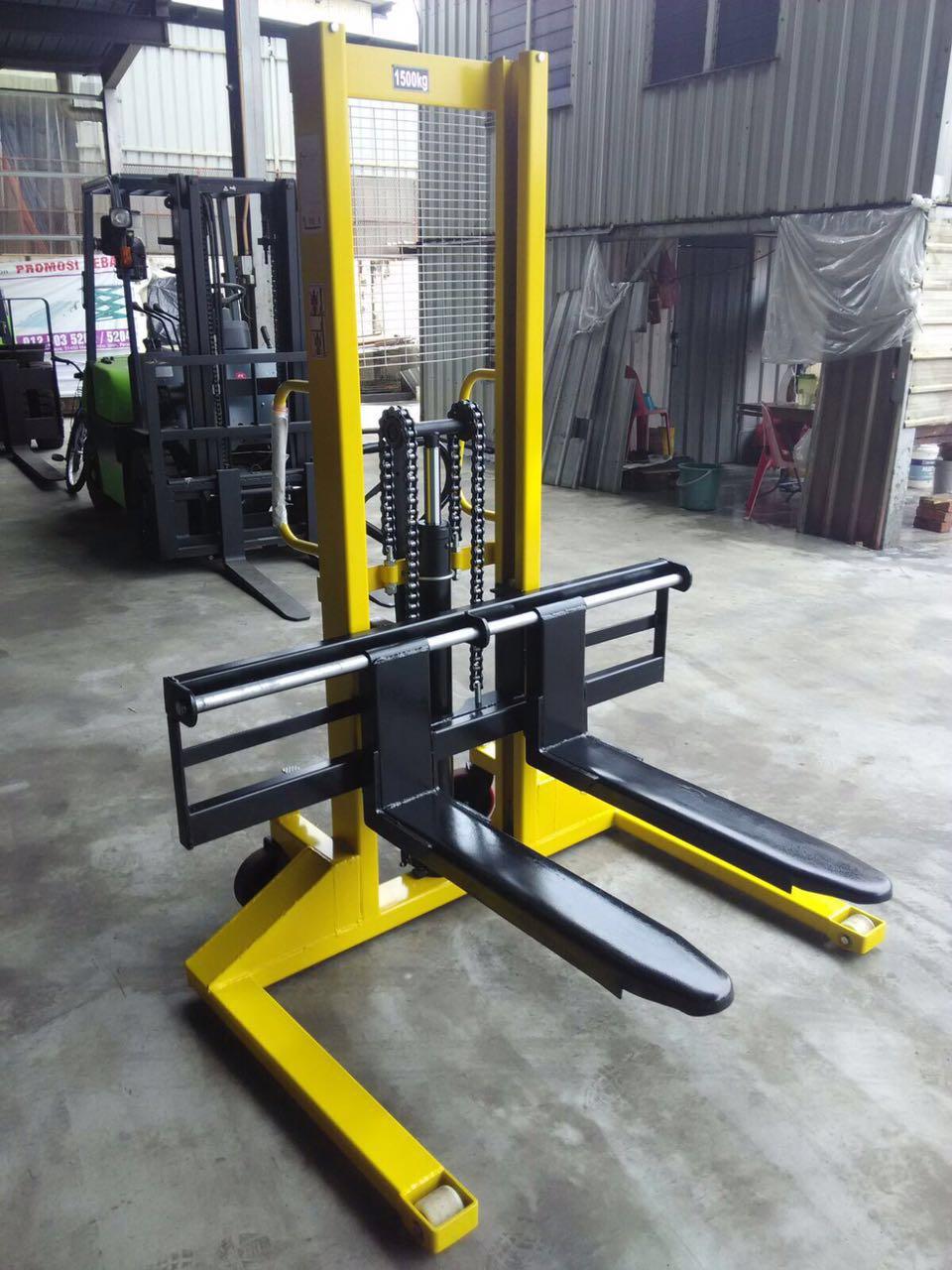 Wide Base Hand Stacker