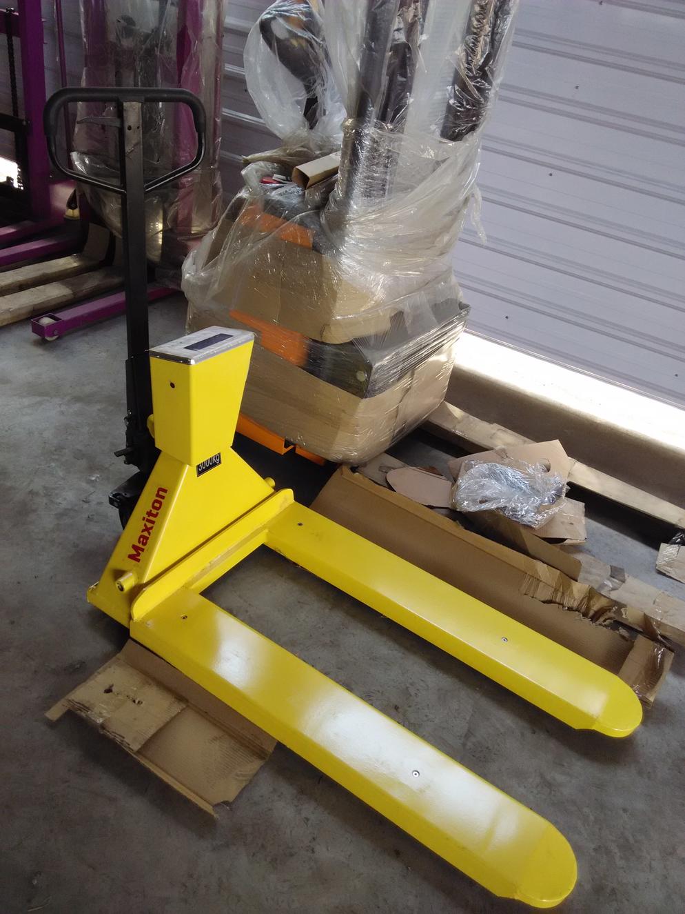 Pallet Truck c/w Scale