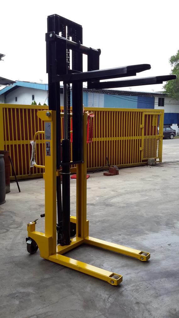 Double Mast Hand Stacker