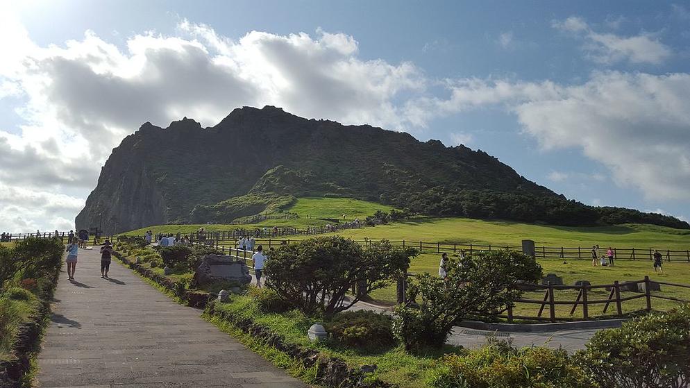 (KAI) 8D6N BUSAN/ SEOUL/ NAMI ISLAND + JEJU ISLAND + THE GARDEN OF MORNING CALM LIGHTING FESTIVAL