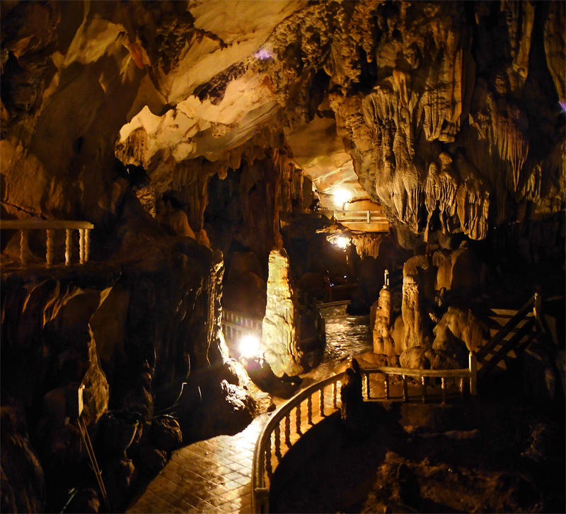 (LPC) LAOS EVERGREEN (VIENTIANE / NAM NGUM LAKE / VANG VIENG)