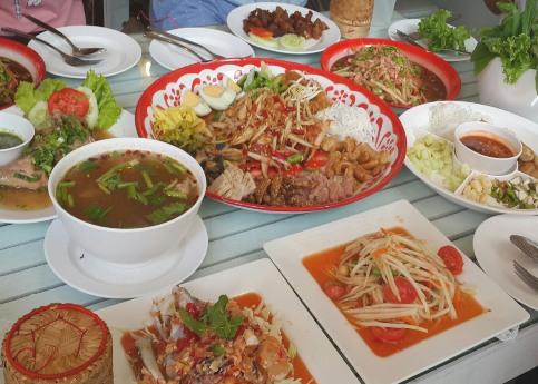 ร้านอาหารแซ่บแน่