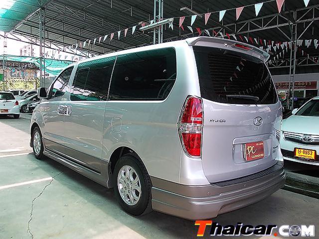 HYUNDAI  H-1 เกียร์ออโต้, แอร์, เทป, ล้อแมกซ์, CD, ABS, AIRBAG , พ.พาวเว
