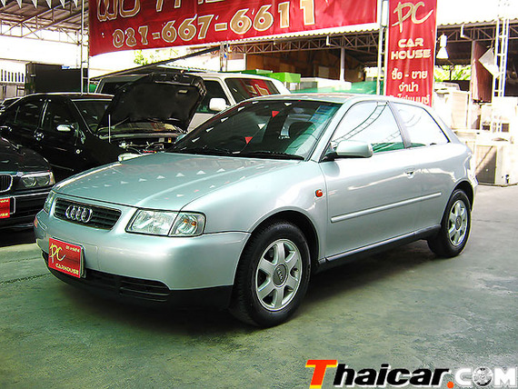 AUDI  A3  สีบรอนซ์เงิน