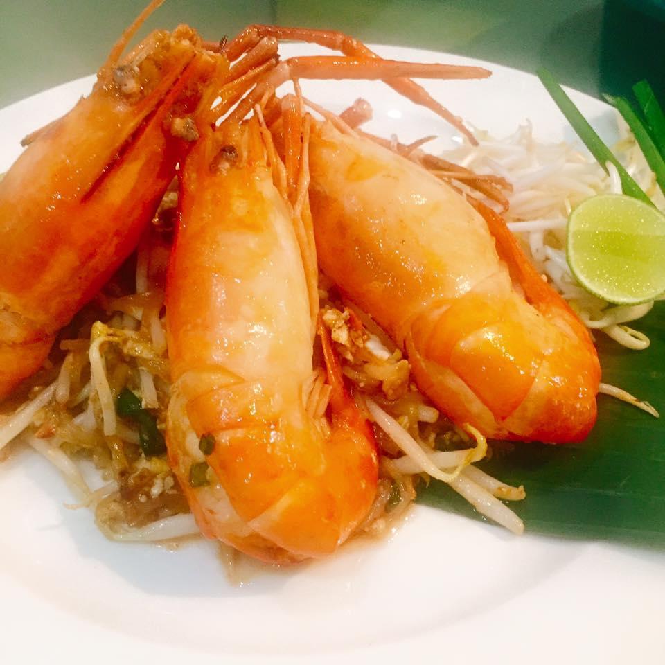 ผัดไทยกุ้งแม่น้ำ