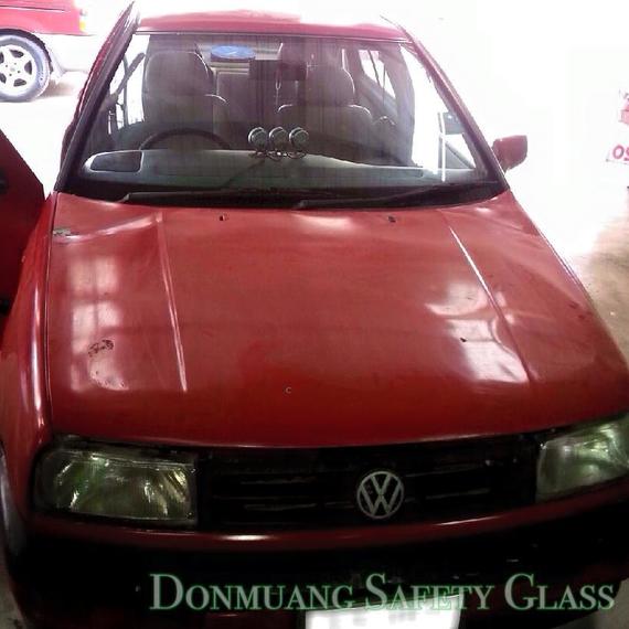 ผลงานการติดตั้งกระจกบังลมหน้า Volkswagen Vento