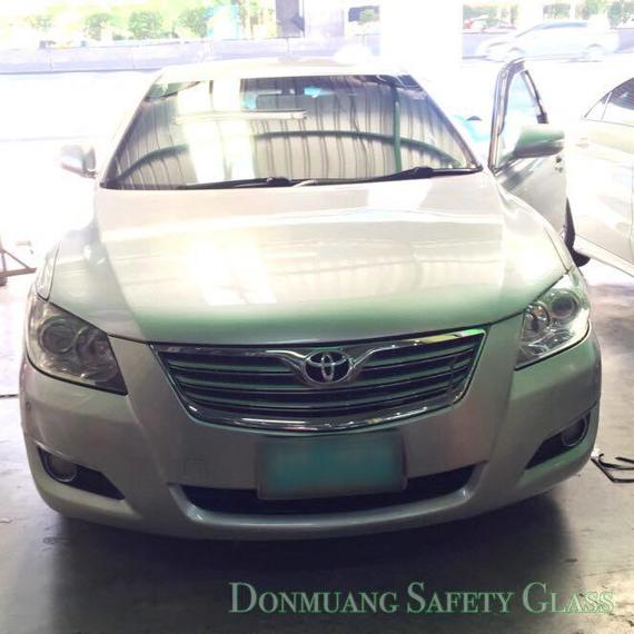ผลงานการติดตั้งกระจกบังลมหน้า Toyota Camry 2006