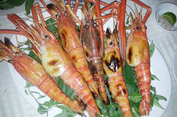 Tôm càng nướng mọi