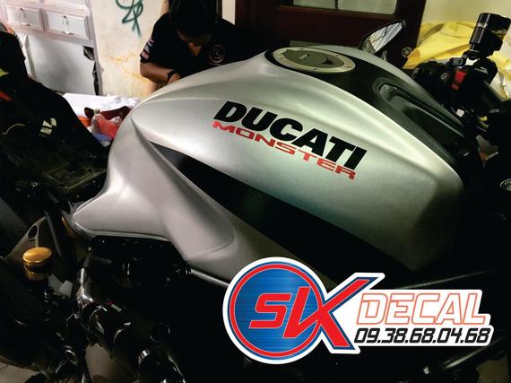 Ducati Monster 821 MO-01