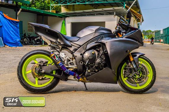 Yamaha R1 R1-03