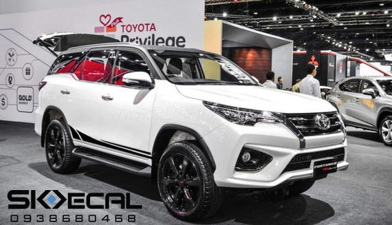 Toyota Fortuner FR-10